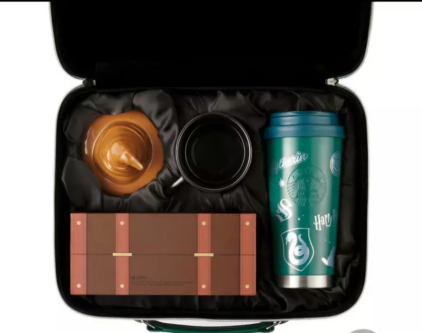 Starbucks Korea 2025 Limited Edition Harry Potter Slytherin New Year Set
- Year of the Snake